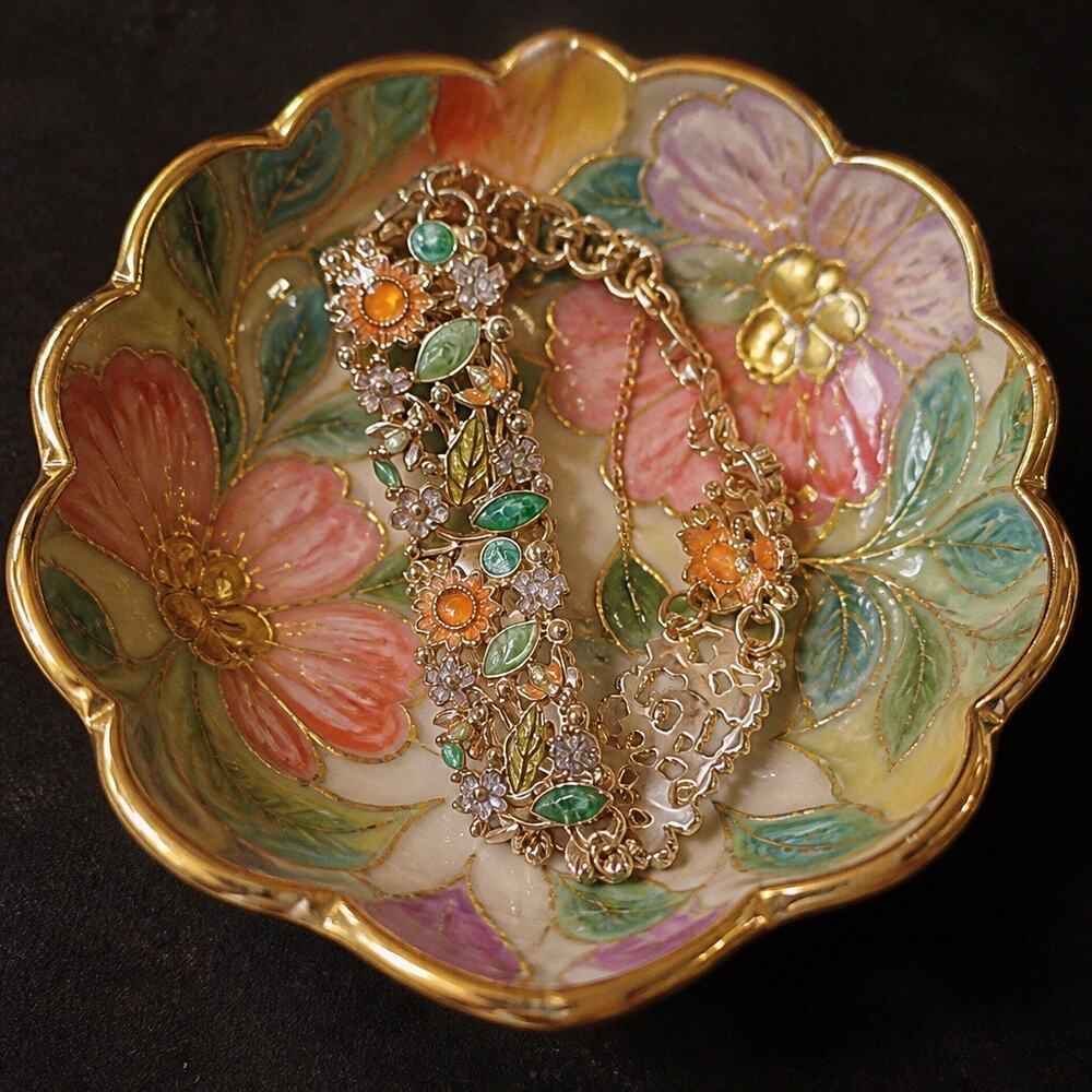 VTG Liz Claiborne Signed "Blossoms & Bees" Floral Panel Link Bracelet